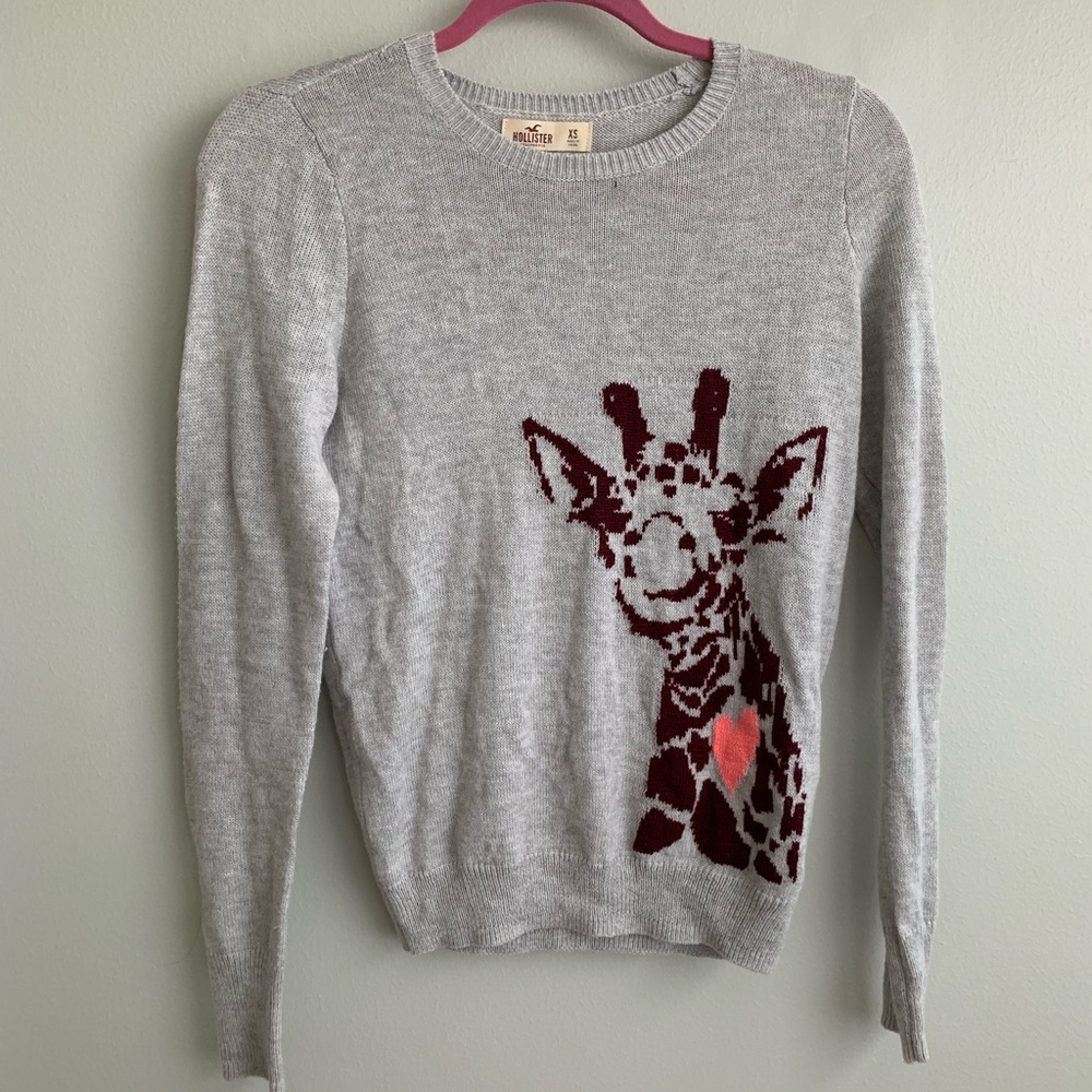 light hollister giraffe pullover sweater